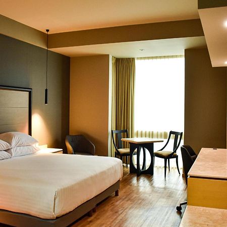 Ramada By Wyndham Mexico City Santa Fe Buitenkant foto