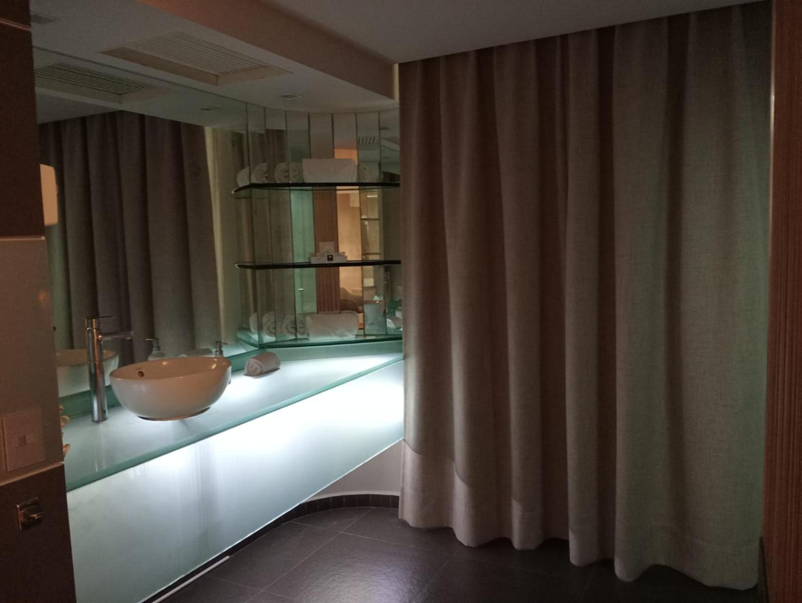 Ramada By Wyndham Mexico City Santa Fe Buitenkant foto