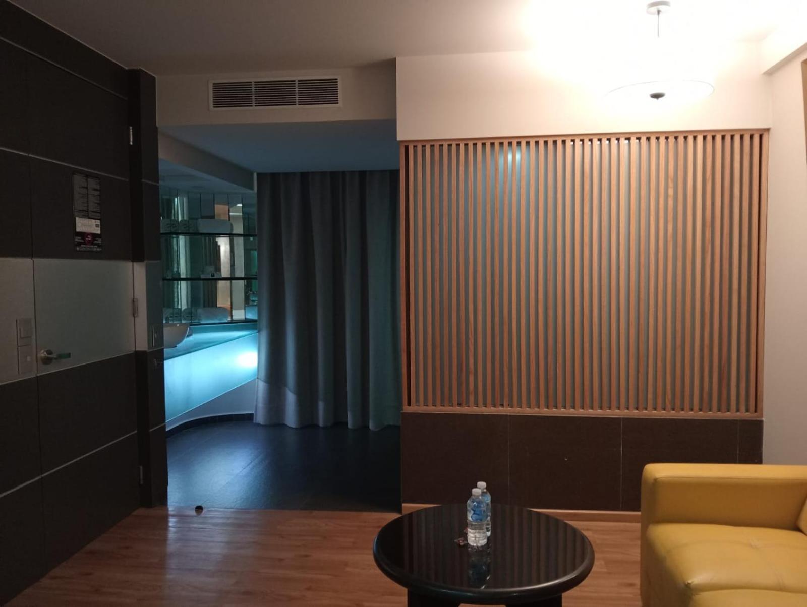 Ramada By Wyndham Mexico City Santa Fe Buitenkant foto