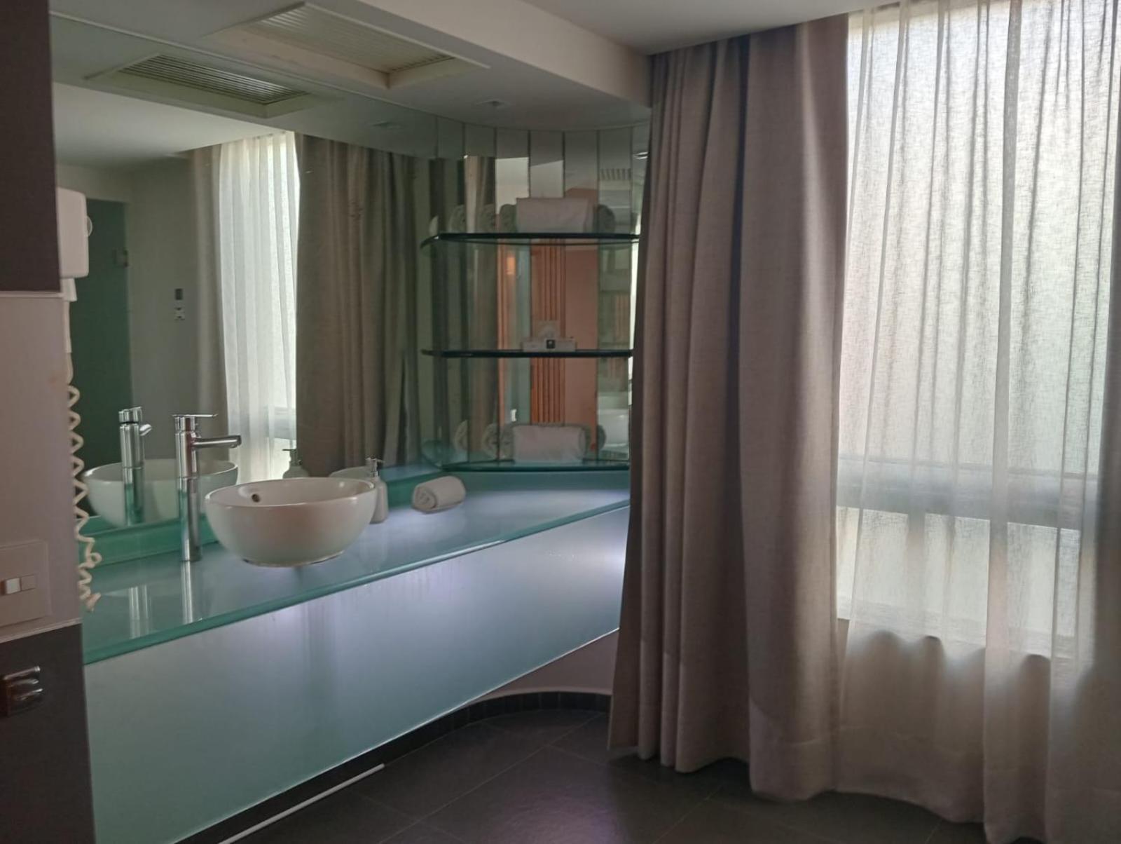 Ramada By Wyndham Mexico City Santa Fe Buitenkant foto